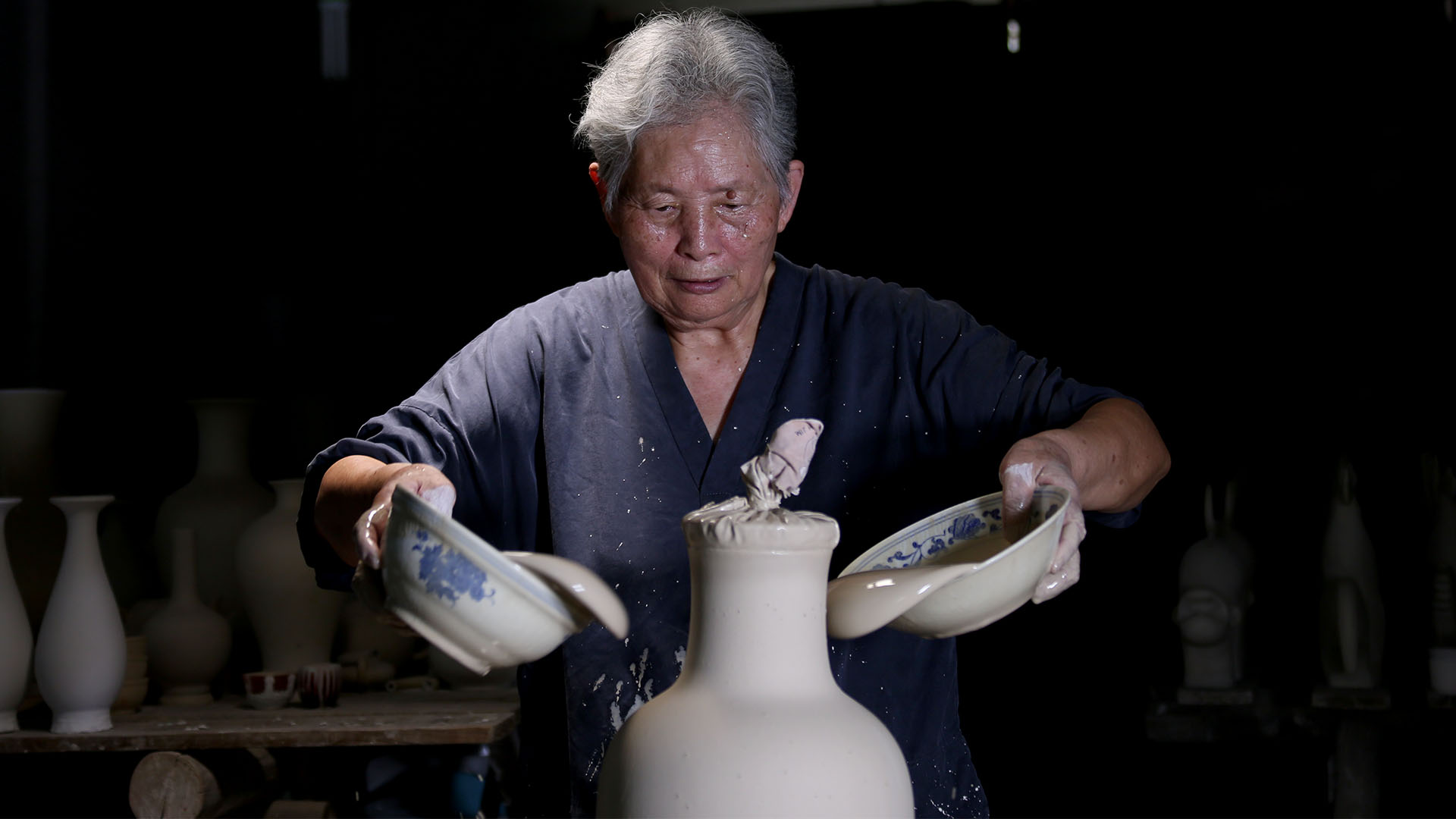景德鎮手工制瓷技藝(顏色釉燒制)非遺傳承人 鄧希平 &ndash; 大雅堂非遺茶